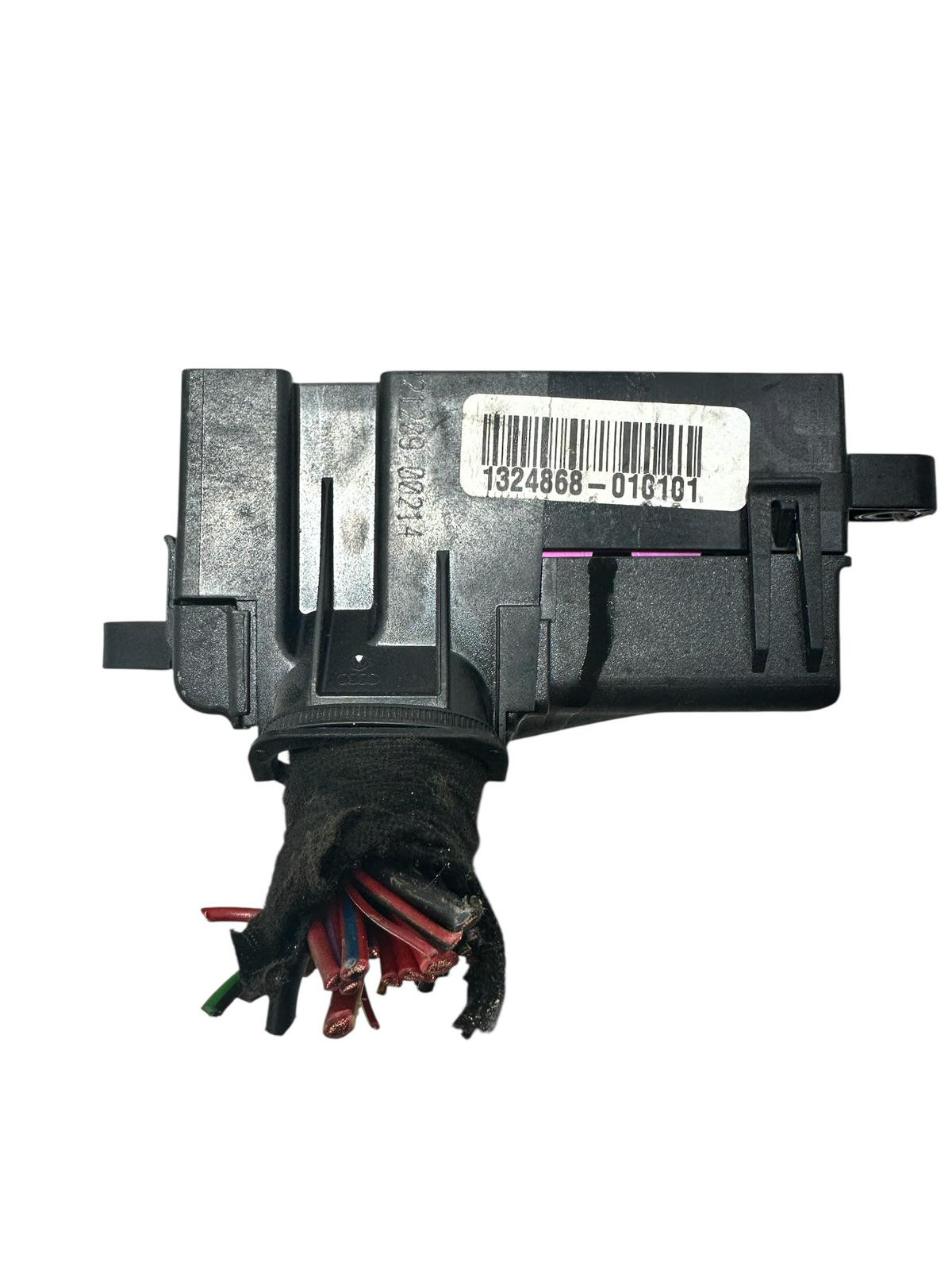 CAJA FUSIBLES AUDI A3 RESTAYLING