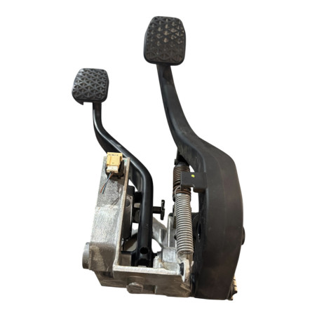 JUEGO DE PEDALES EMBRAGUE Y FRENO BMW SERIE 3 F30 2014