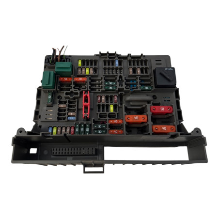 CAJA RELE Y FUSIBLES  BMW X1 DRIVE