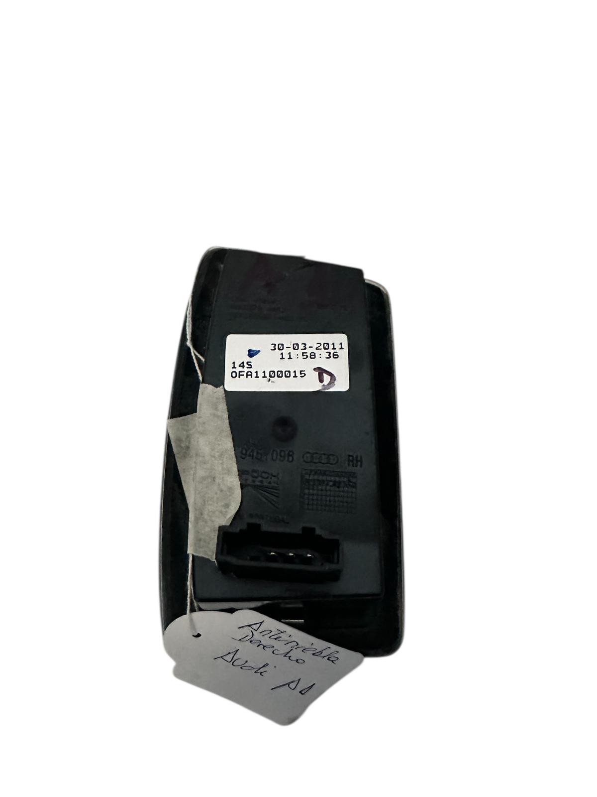 LUZ INTERIOR DERECHA AUDI A1 1.6 TDI